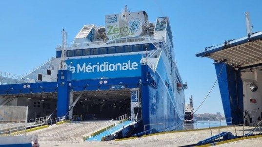 ferry-vessel-la-meridionale-alongside